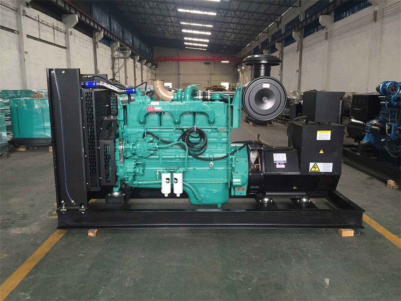 玉屏如何判断一个电压表是否具有自动量程切换功能？